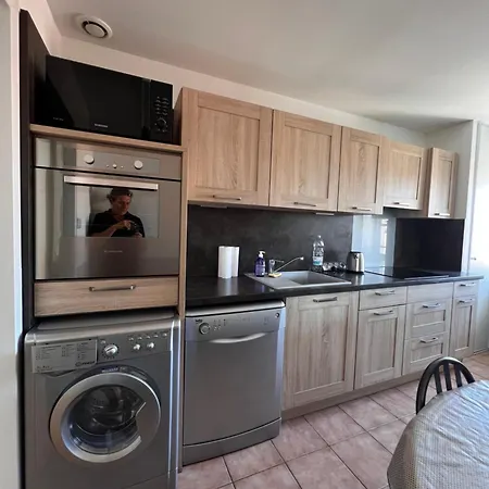 18 Rue General Perier Апартаменты Ним